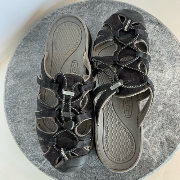 Keen Whisper Black Slides Sandals 38.5 8 - Picture 7 of 11